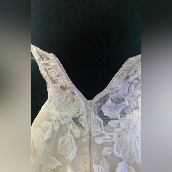 Blue by Enzoani Lili Wedding Dress - Picture 11 of 13